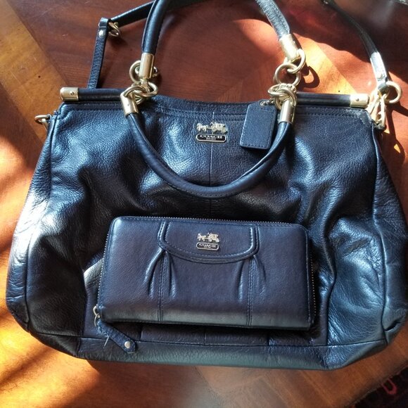 Gently Used Coach purse and matching wallet - Picture 3 of 3